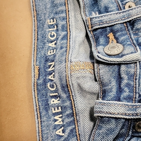 American Eagle Size 2 Med-Light Wash Low Rise Baggy Jeans, Distressed/Destroyed - Picture 12 of 15